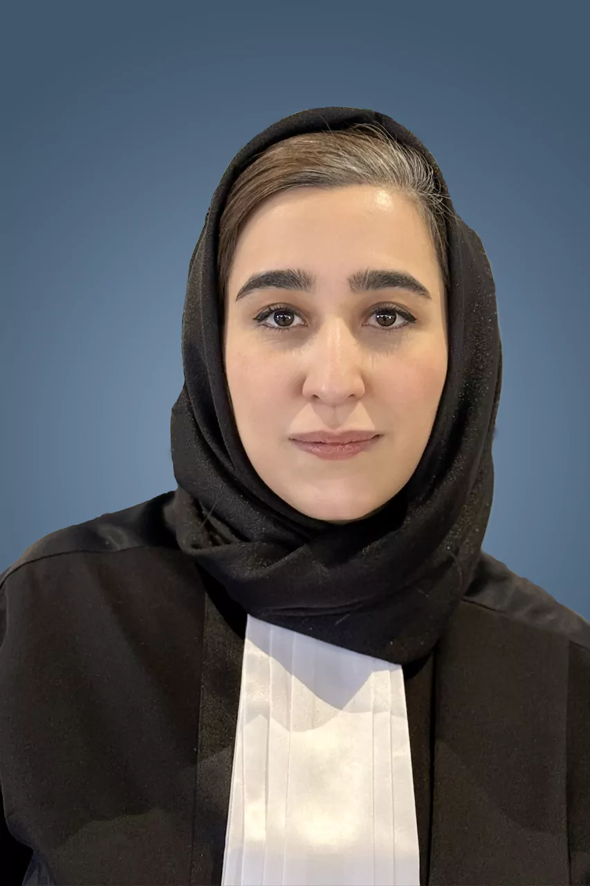 روناک رجبی مشاور حقوقی لنوس